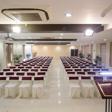 Grand Sarovar Portico, Lātūr מראה חיצוני תמונה