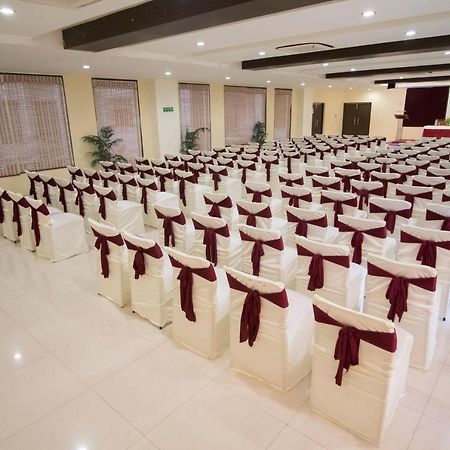 Grand Sarovar Portico, Lātūr מראה חיצוני תמונה