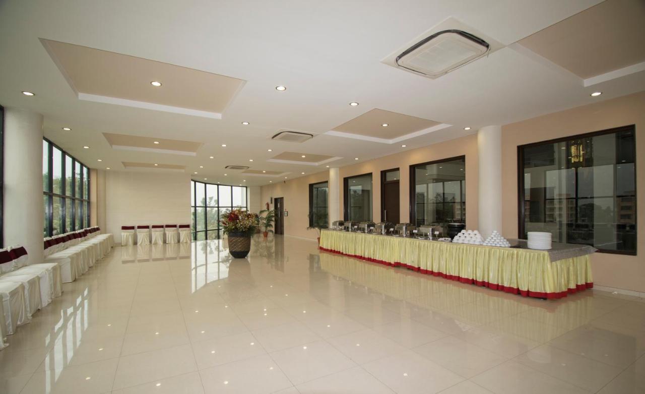 Grand Sarovar Portico, Lātūr מראה חיצוני תמונה