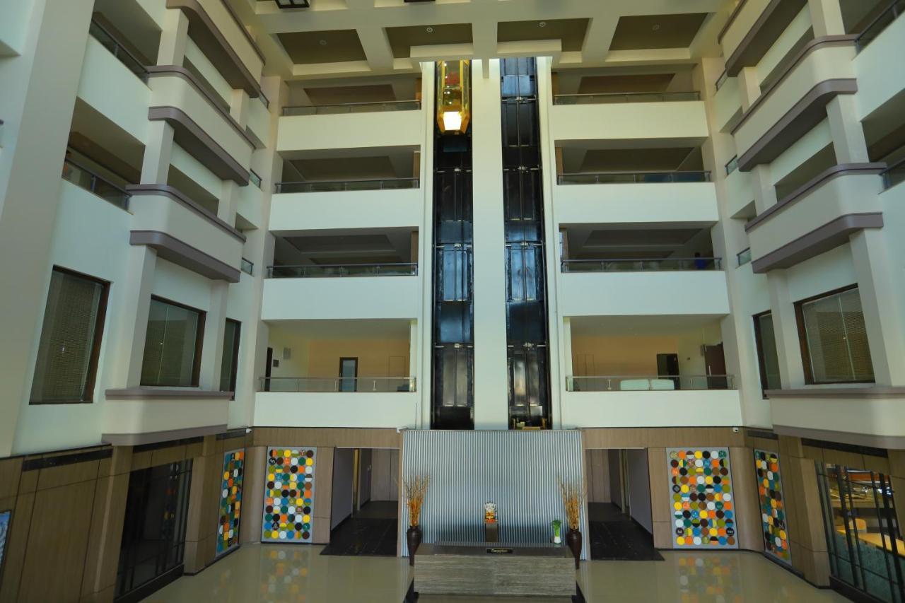 Grand Sarovar Portico, Lātūr מראה חיצוני תמונה