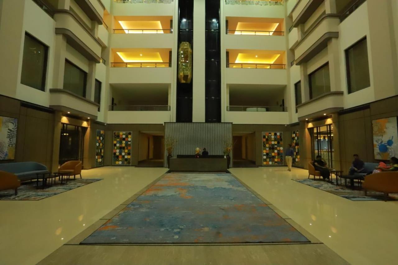 Grand Sarovar Portico, Lātūr מראה חיצוני תמונה